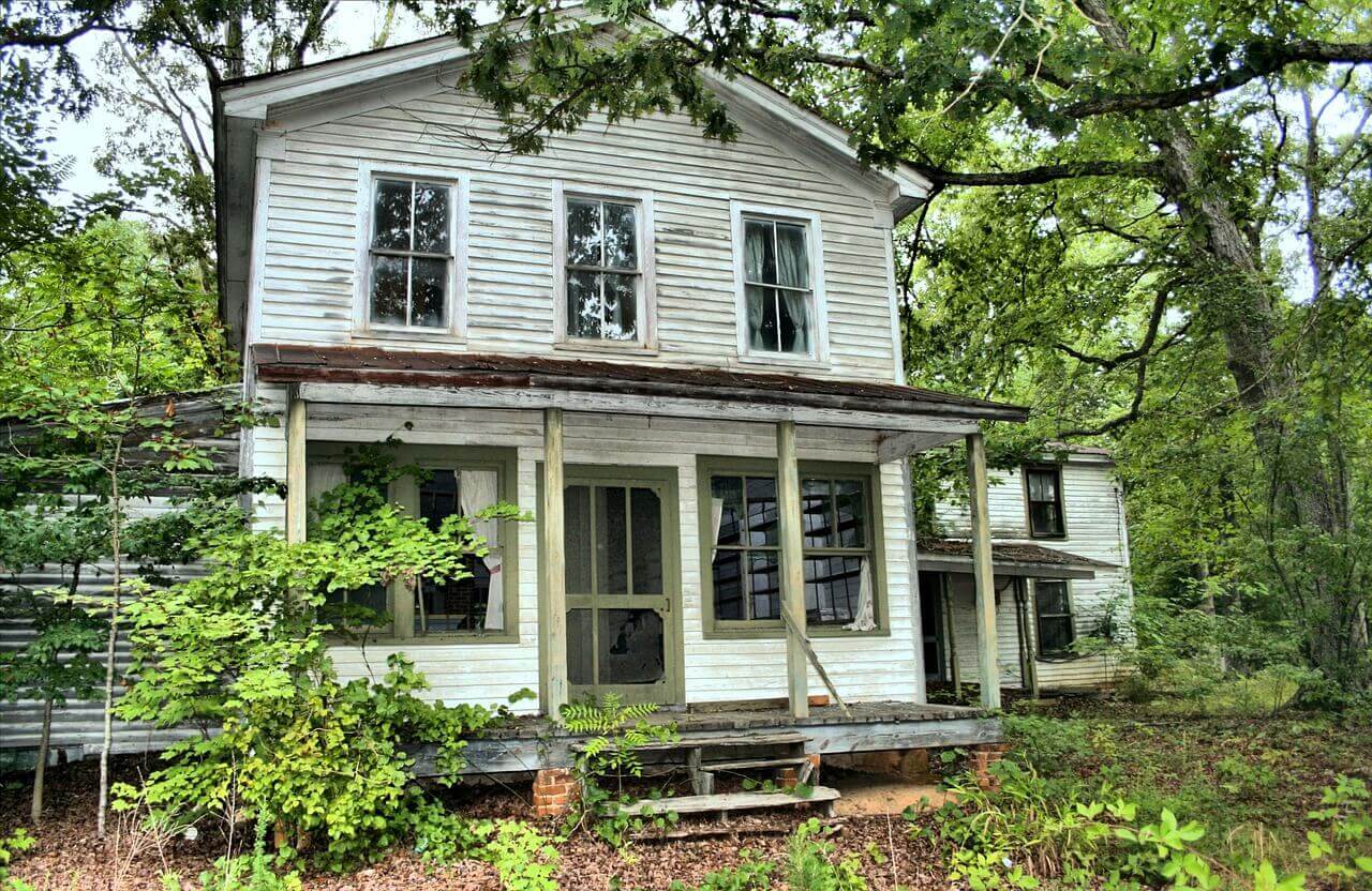 what is an abandoned home