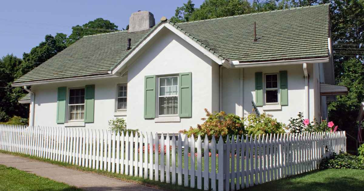 white house green shutters