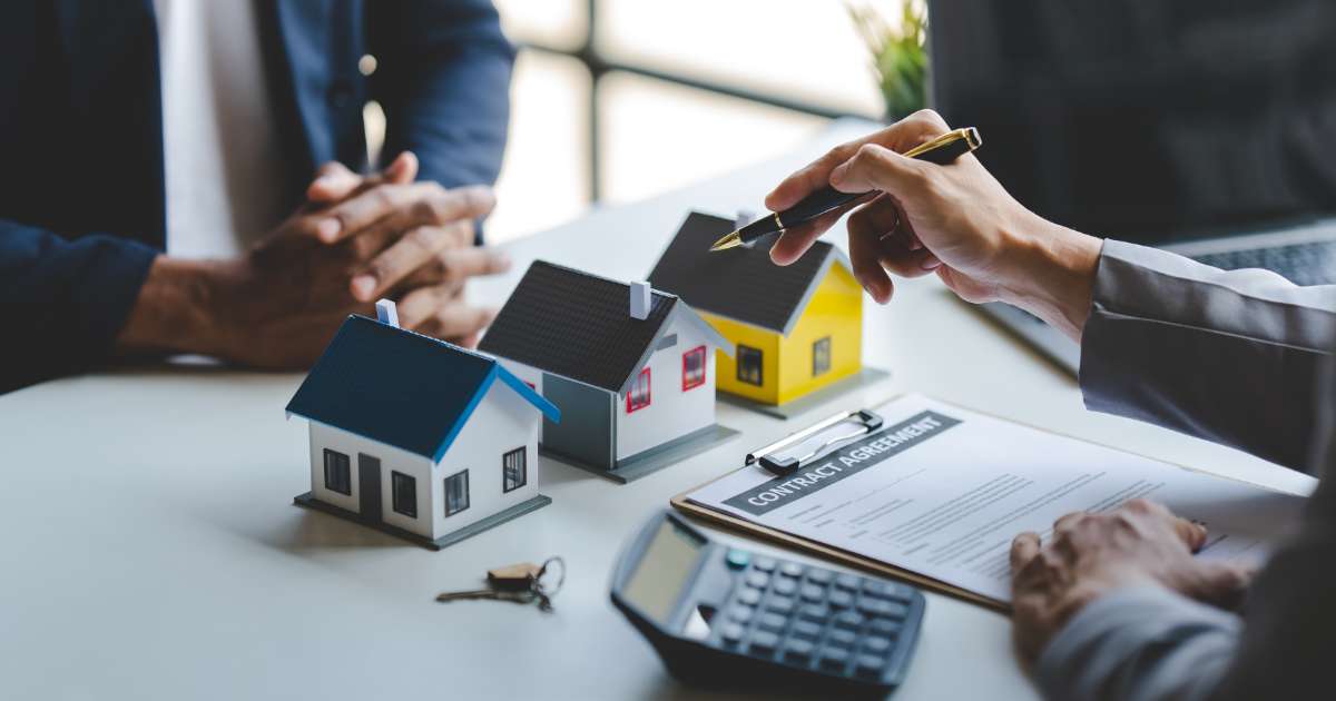 agent explaining housing contract