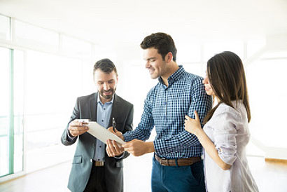 couple talking to agent